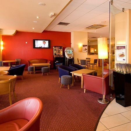 Premier Inn West Bromwich Central Экстерьер фото