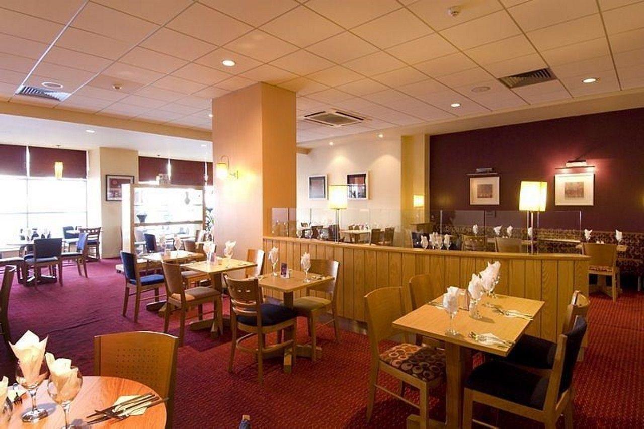 Premier Inn West Bromwich Central Экстерьер фото